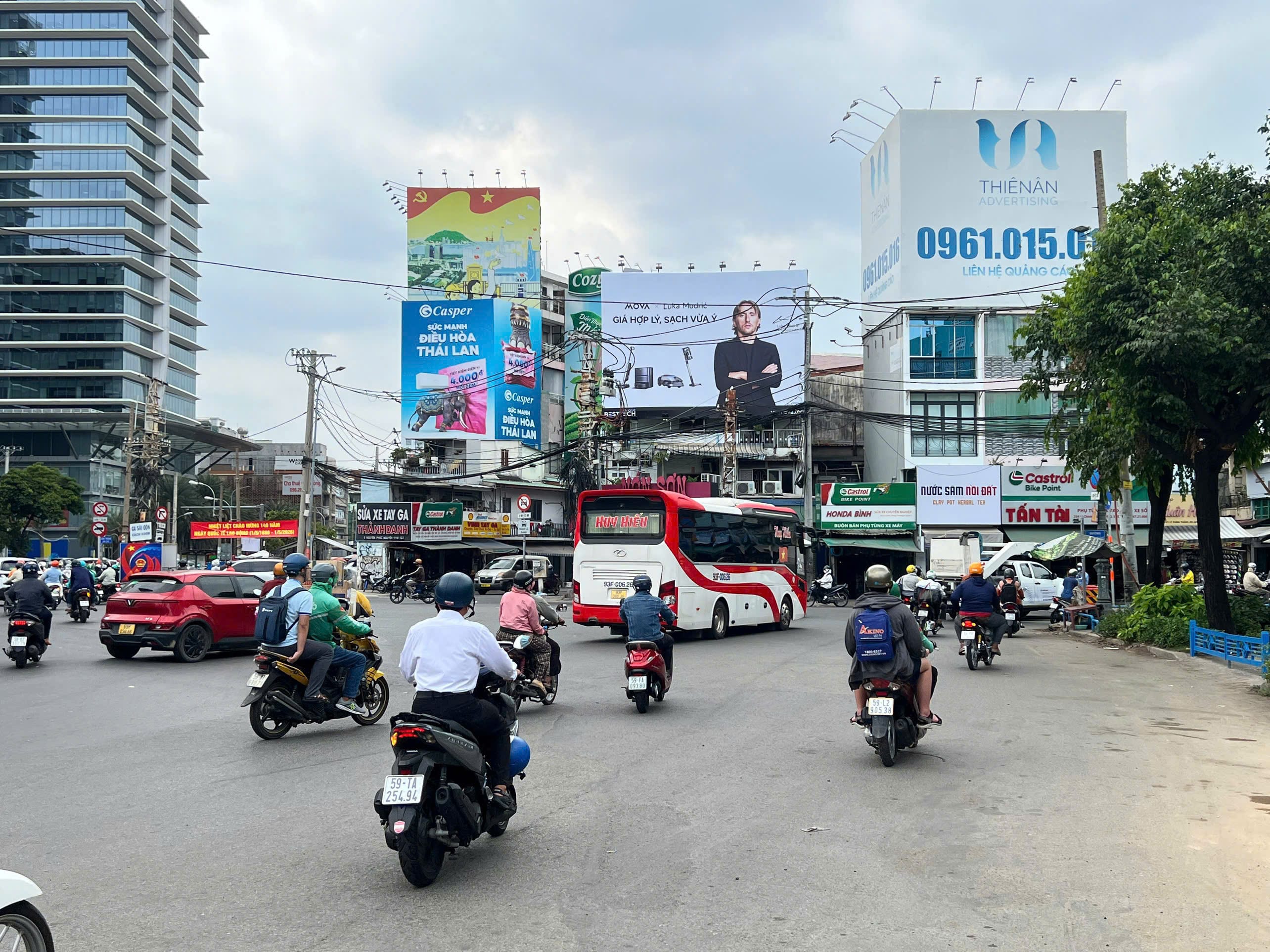 Biển quảng cáo MOVA tại Nguyễn Phúc Nguyên, Quận 3, TP. HCM